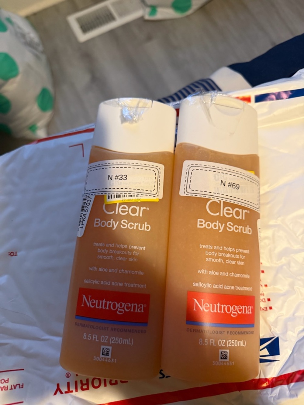 Lot of 2 Neutrogena Clear Body Scrub